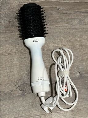 Bondi Boost BLOWOUT BRUSH PRO 75MM
- Volumizing (video included)